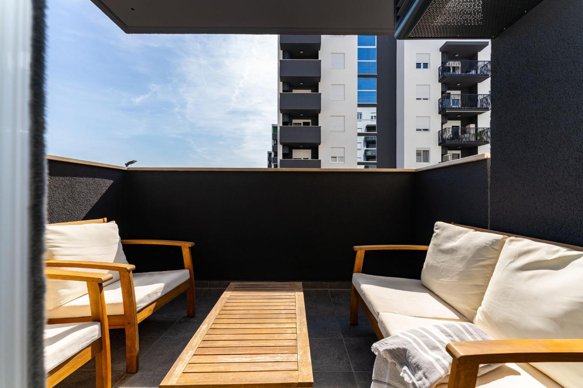 Flora & Dita With Free Parking Apartment *