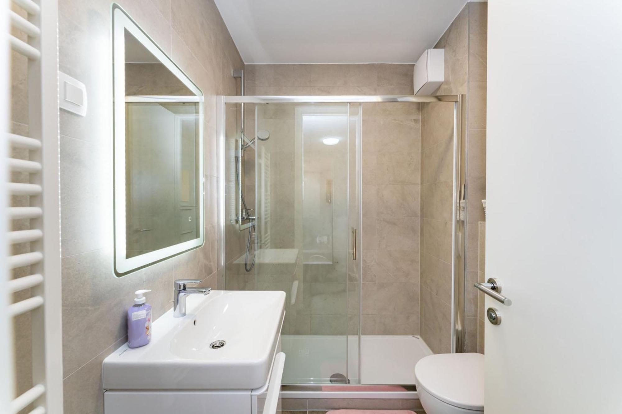 Flora & Dita With Free Parking Apartment Zadar